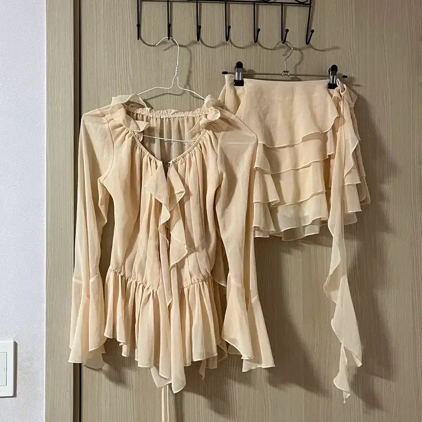 [BUNJANG] Imported Chiffon Lace Ruffle Two-Piece Set / 새상품) 여신 쉬폰 레이스 프릴 블라우스 스커트 투피스 세트 수입의류