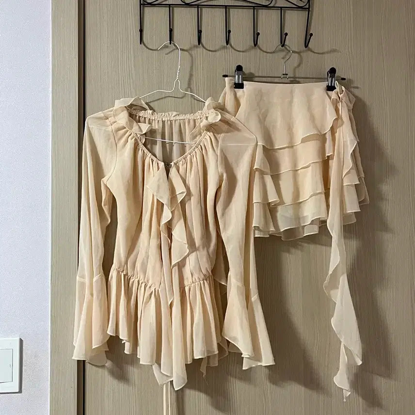 [BUNJANG] Imported Chiffon Lace Ruffle Two-Piece Set / 새상품) 여신 쉬폰 레이스 프릴 블라우스 스커트 투피스 세트 수입의류