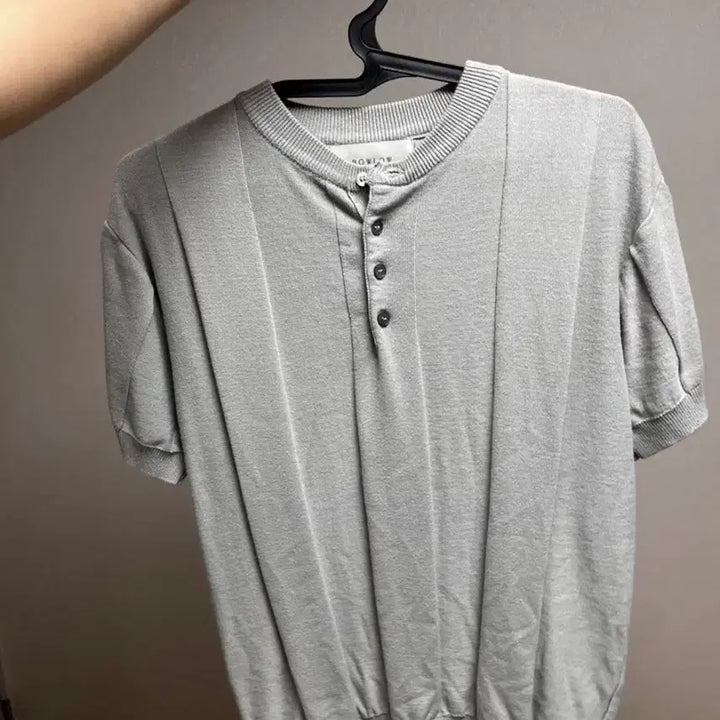 [BUNJANG] Bauro Striped Muscle Henley Knit L / 바우로 스트라이프 머슬 헨리넥 니트 L