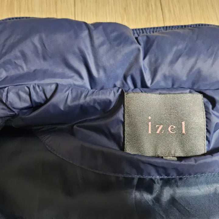 [BUNJANG] Izel Women's Navy Padded Vest 55 Size / izel 여자 남색 패딩조끼 55사이즈 전후