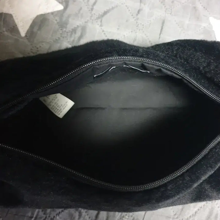 [BUNJANG] EMIS Faux Fur Cylinder Bag Black / 이미스 퍼 실린더 백 블랙