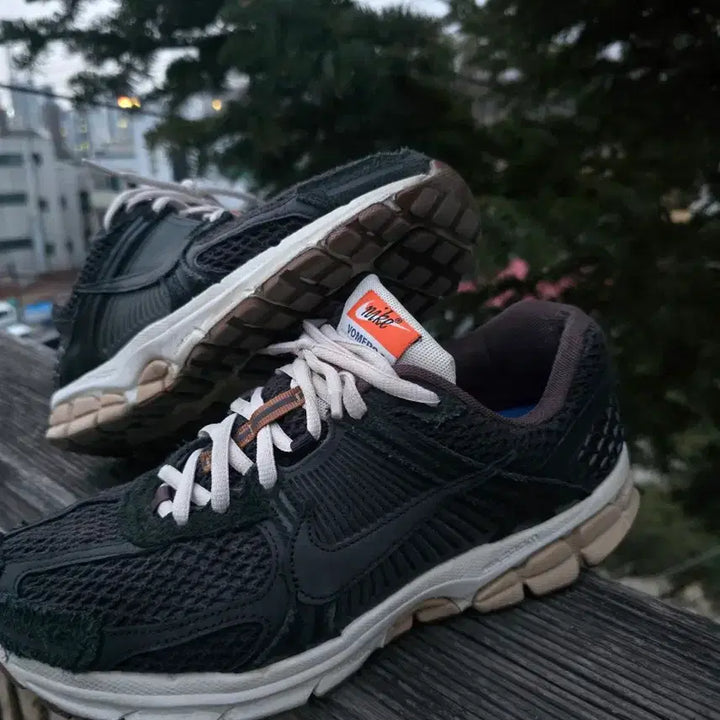 [BUNJANG] Nike Zoom Vomero 5 Black Sneakers / 나이키 줌 보메로 5 블랙 w275(265-270)