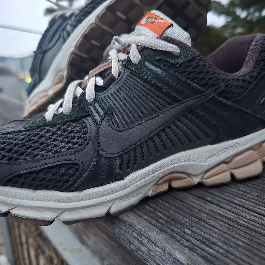 [BUNJANG] Nike Zoom Vomero 5 Black Sneakers / 나이키 줌 보메로 5 블랙 w275(265-270)