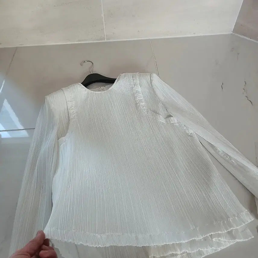 [BUNJANG] ORR White Pleats Blouse (S) / 18만원짜리 ORR orr 오르 화이트 플리츠 블라우스(-3kg효과)