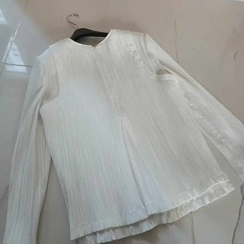 [BUNJANG] ORR White Pleats Blouse (S) / 18만원짜리 ORR orr 오르 화이트 플리츠 블라우스(-3kg효과)