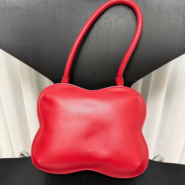[BUNJANG] Ganni Butterfly Shoulder Bag / Ganni Butterfly logo-embossed shoulder b