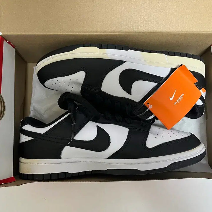 [BUNJANG] Nike Dunk Low Retro Panda (DD1391-100) Sneakers / 나이키 덩크 로우 레트로 범고래(DD1391-100) 260