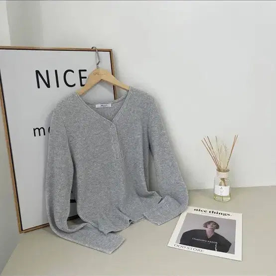 [BUNJANG] V-Neck Button Knit / 브이넥 단추니트