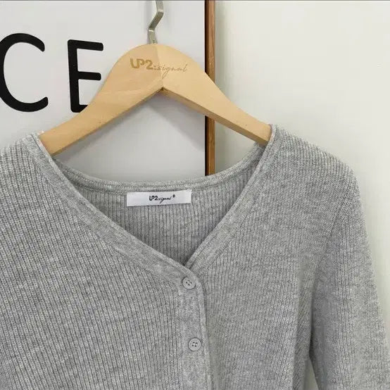 [BUNJANG] V-Neck Button Knit / 브이넥 단추니트