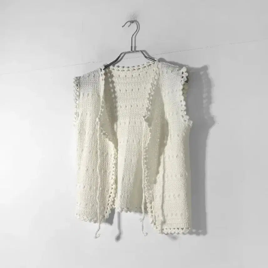 [BUNJANG] Kim Ah-Obb Lace Knit Vest Ivory / 김아홉 레이스 니트 조끼 아이보리