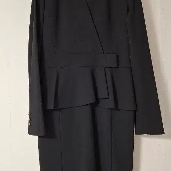 [BUNJANG] Izzat Two-Piece Black Dress (Size 55) / 아이잗 투피스형 블랙원피스 55
