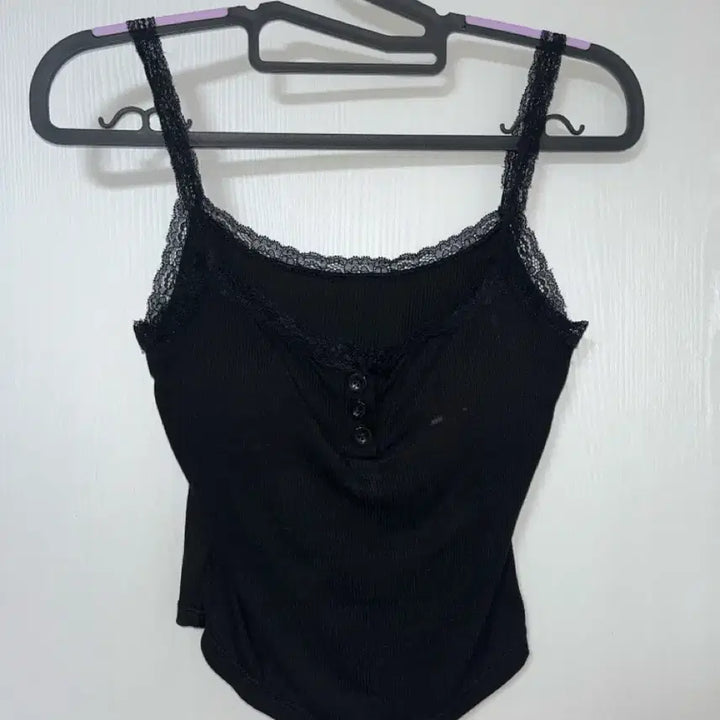 [BUNJANG] Lace Cami Blouse with Built-in Pads / 블랙 레이스 끈 나시 블라우스 패드내장