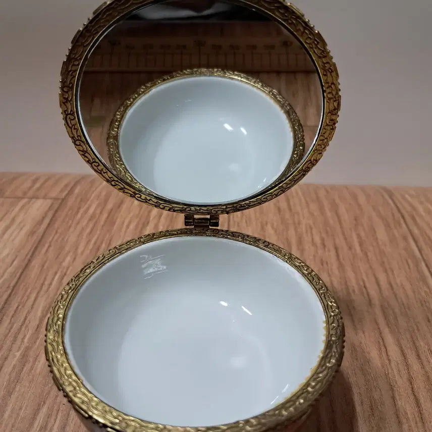 [BUNJANG] Uncommon Ceramic Jewelry Box / 희귀한 문양의 도자기 보석함(지름8센티, 높이,5센티)
