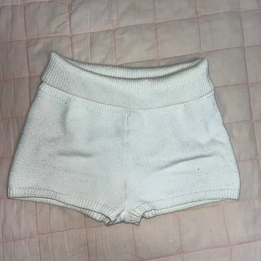 [BUNJANG] Brandy Melville Micro Shorts / 브랜디멜빌 화이트 니트 마이크로쇼츠