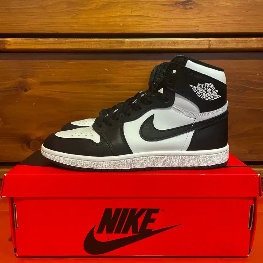 [BUNJANG] Nike Jordan 1 High Panda Black White Sneakers / [250]나이키 조던1 하이 범고래