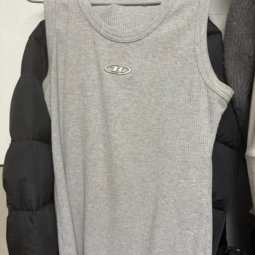 [BUNJANG] Born to Win Sleeveless Top / 본투윈 나시 2