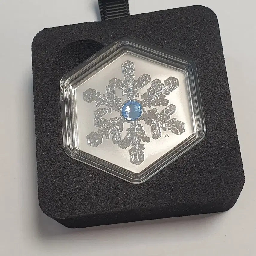 [BUNJANG] 2024 Canadian Snowflake 1.04oz .9999 Silver Coin with Blue Crystal / 캐나다 1.04온스 은화 2024 눈송이 블루 크리스탈 실버바 은 달러