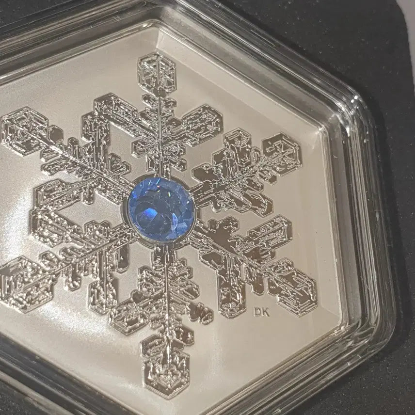 [BUNJANG] 2024 Canadian Snowflake 1.04oz .9999 Silver Coin with Blue Crystal / 캐나다 1.04온스 은화 2024 눈송이 블루 크리스탈 실버바 은 달러