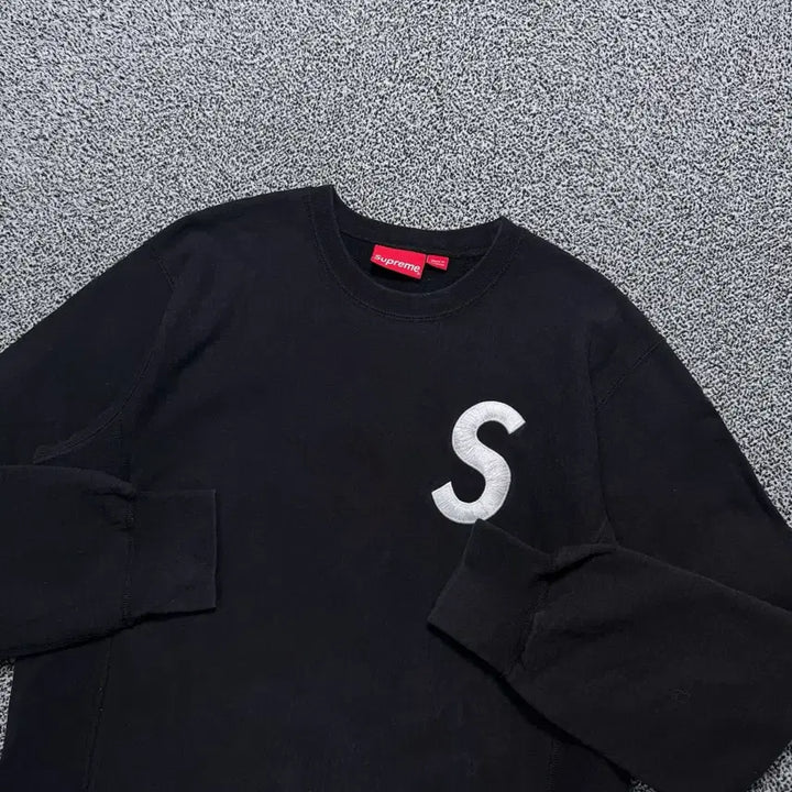[BUNJANG] Supreme Embroidered S Logo Crewneck Black Sweatshirt / Name : 슈프림 자수 S로고 크루넥 블랙 컬러 맨투맨 :)
