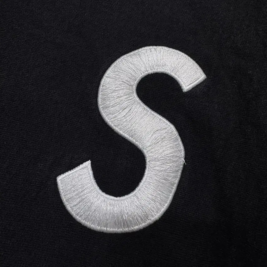[BUNJANG] Supreme Embroidered S Logo Crewneck Black Sweatshirt / Name : 슈프림 자수 S로고 크루넥 블랙 컬러 맨투맨 :)