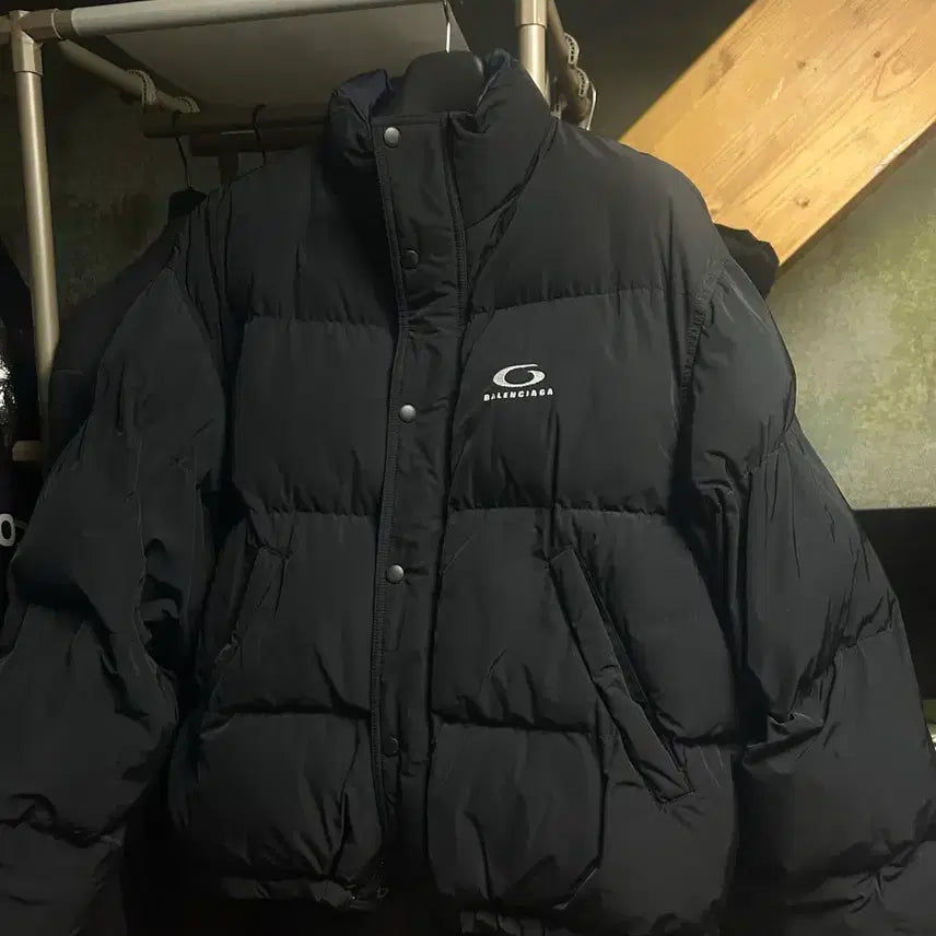 [BUNJANG] Balenciaga Loop Reversible Padded Jacket / 발렌시아가 루프 스포츠 리버시블 패딩 블랙 3사