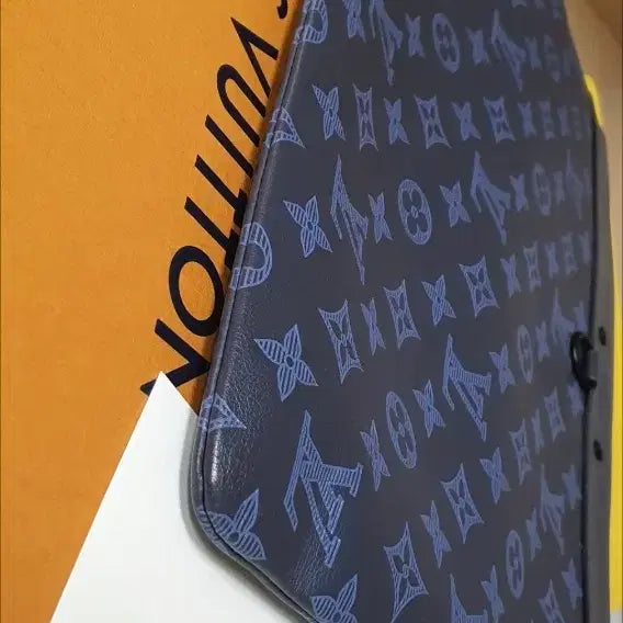 [BUNJANG] Louis Vuitton Shadow Clutch Bag / 루이비통 쉐도우 클러치/클러치백 한정판 정품S급(감정O)