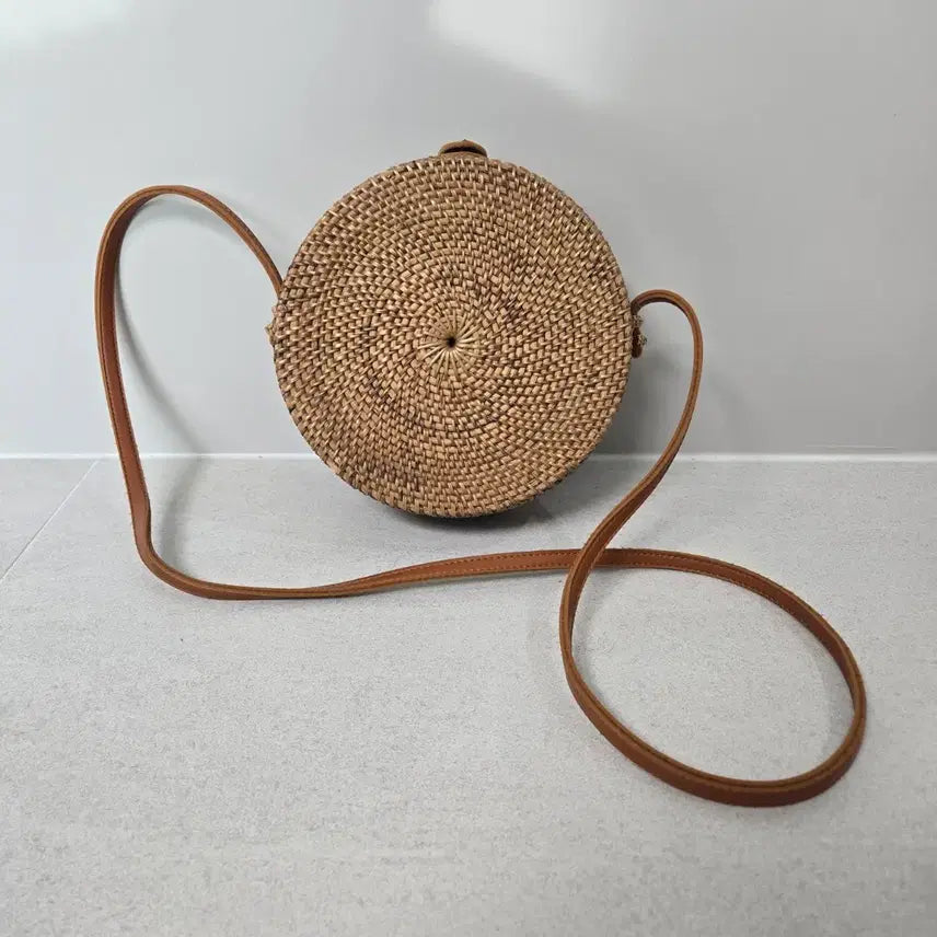 [BUNJANG] Tomato Store Rattan Circular Crossbody Bag / 라탄 원형 크로스백 가방