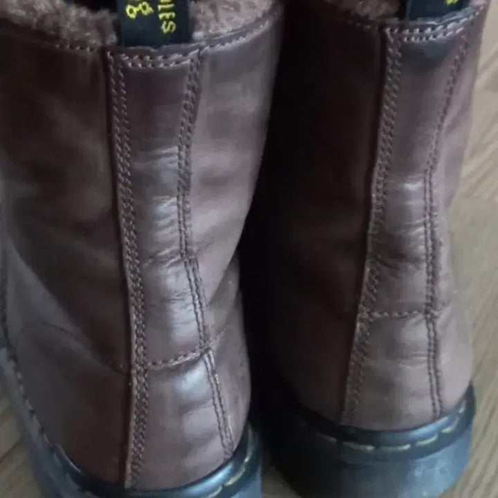 [BUNJANG] Dr. Martens 1460 Serena Fur Boots 245mm / 닥터마틴1460 세레나 브라운 퍼부츠 245mm