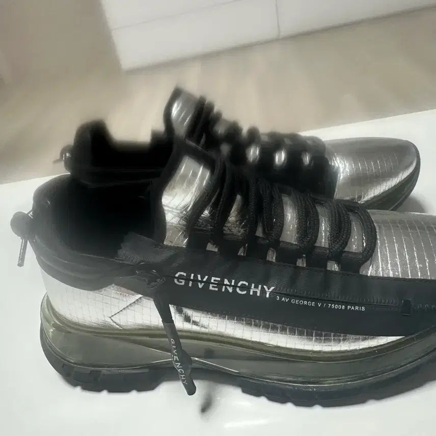 [BUNJANG] Givenchy Silver Sneakers Size 7 / 지방시 실버 스니커즈 사이즈7
