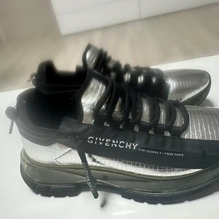 [BUNJANG] Givenchy Silver Sneakers Size 7 / 지방시 실버 스니커즈 사이즈7