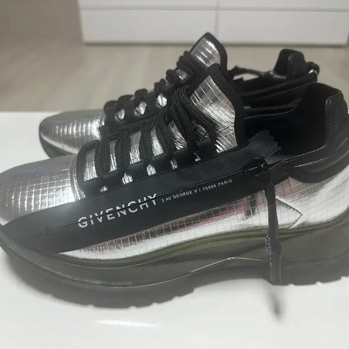 [BUNJANG] Givenchy Silver Sneakers Size 7 / 지방시 실버 스니커즈 사이즈7