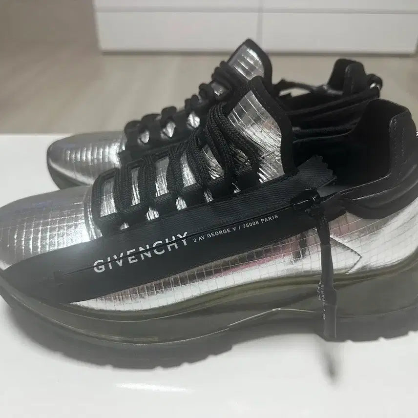 [BUNJANG] Givenchy Silver Sneakers Size 7 / 지방시 실버 스니커즈 사이즈7