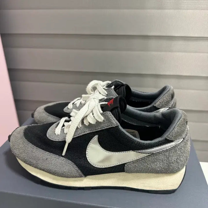 [BUNJANG] Nike Daybreak Metallic Silver Sneakers / 나이키 데이브레이크 블랙 메탈릭 실버