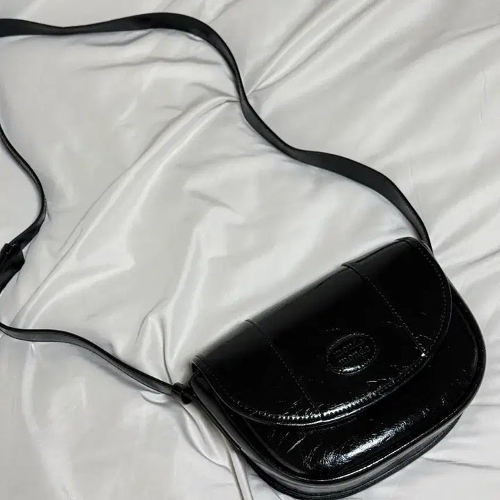 [BUNJANG] Mongmongde Half Moon Mini Bag Black / 몽드몽드 하프문 미니백 블랙