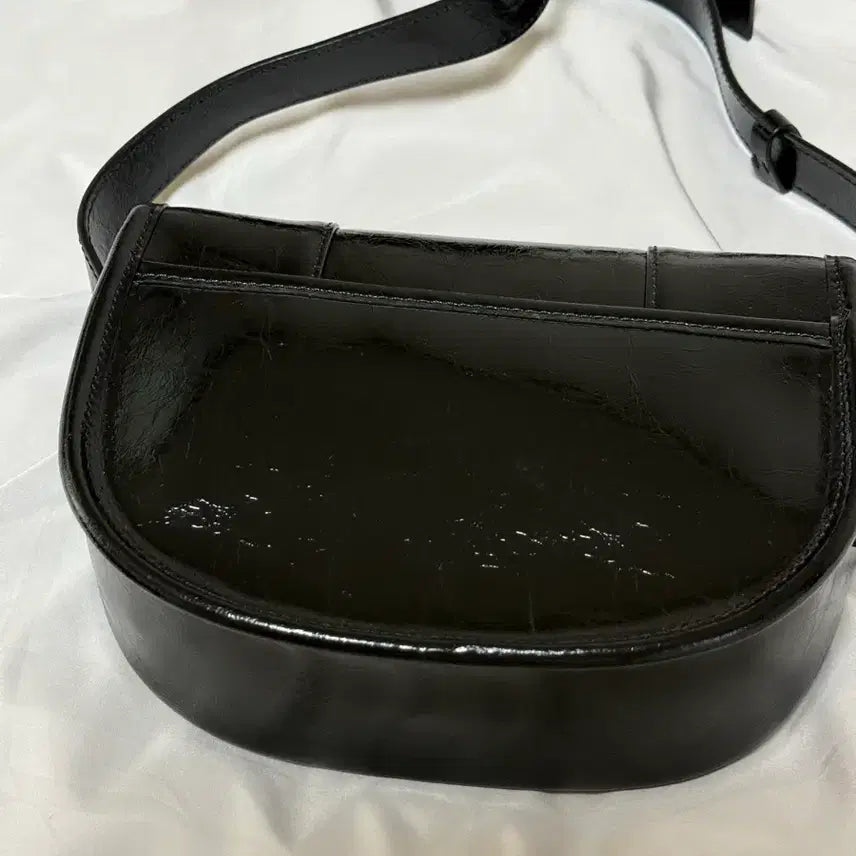 [BUNJANG] Mongmongde Half Moon Mini Bag Black / 몽드몽드 하프문 미니백 블랙