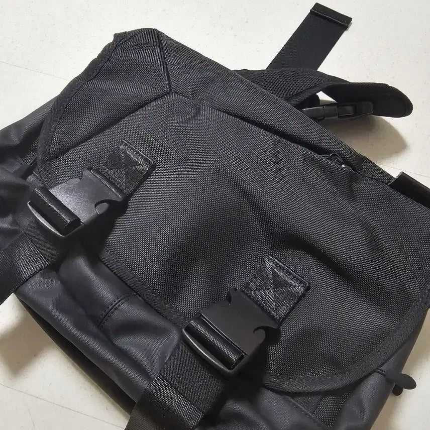 [BUNJANG] Monster Republic Compound Black Messenger Bag / 몬스터 리퍼블릭 컴파운드 블랙 메신저백 크로스백