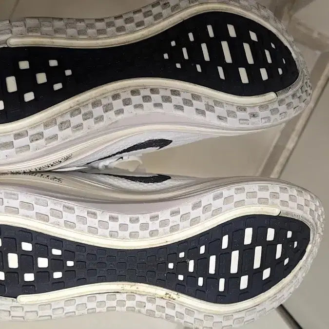 [BUNJANG] Nike Vomero Plus / 나이키 보메로 플러스