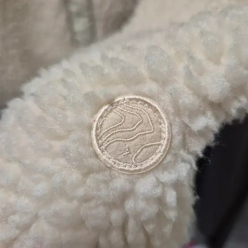 [BUNJANG] Discovery Ivory Fleece Jacket / 디스커버리 아이보리 뽀글이 후리스