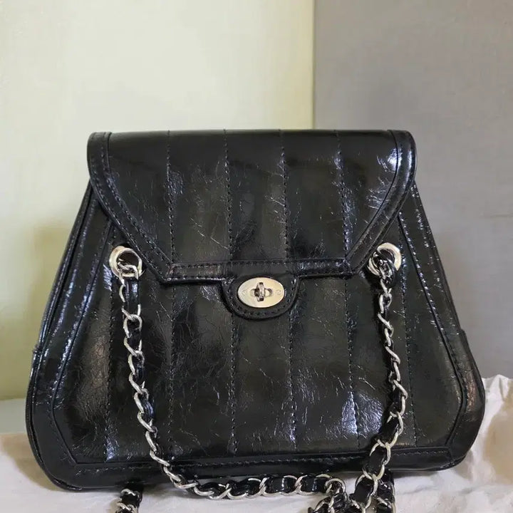 [BUNJANG] Cardinal Red Awllow Bag Black / 카디널레드 아울로백 블랙