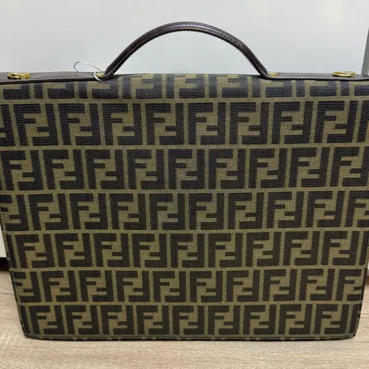 [BUNJANG] Fendi Khaki Brown Briefcase / 펜디 카키브라운 브리프케이스