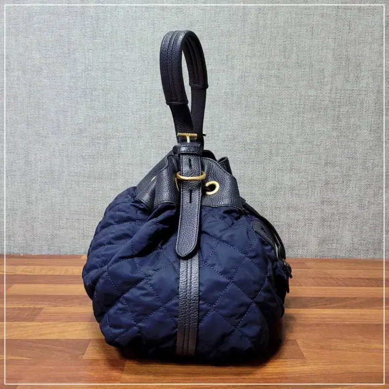 [BUNJANG] DAKS Navy Leather Quilted Bucket Bag Shoulder Bag / @DAKS 네이비 가죽배색 퀄팅 버킷백 숄더백