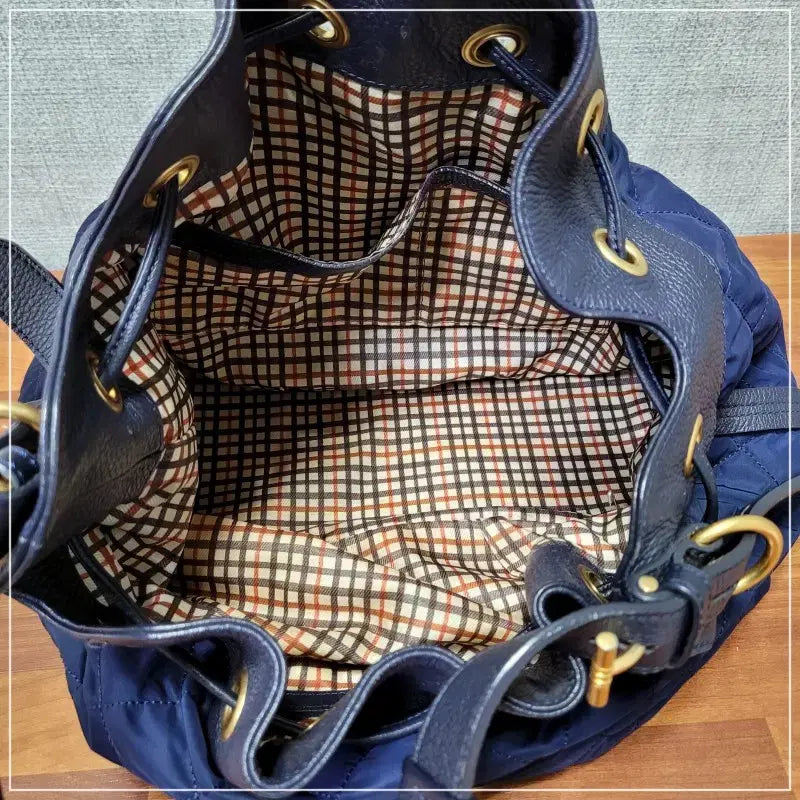 [BUNJANG] DAKS Navy Leather Quilted Bucket Bag Shoulder Bag / @DAKS 네이비 가죽배색 퀄팅 버킷백 숄더백