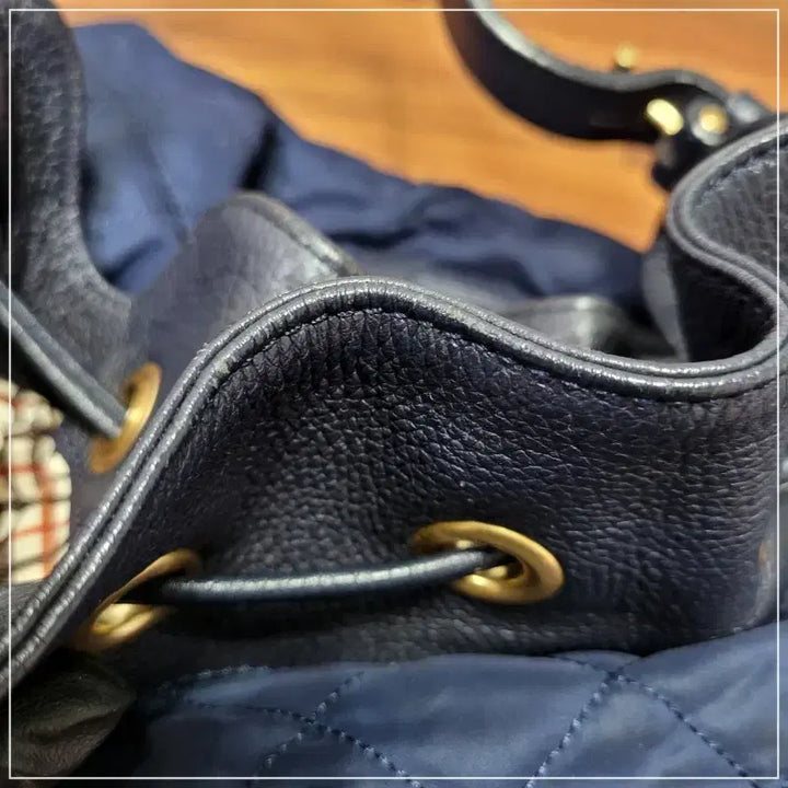 [BUNJANG] DAKS Navy Leather Quilted Bucket Bag Shoulder Bag / @DAKS 네이비 가죽배색 퀄팅 버킷백 숄더백