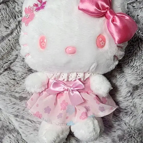 [BUNJANG] Hello Kitty Sakura Pink 2022 Standard Plush Doll / 헬로키티 사쿠라 핑크 2022 스탠다드 인형