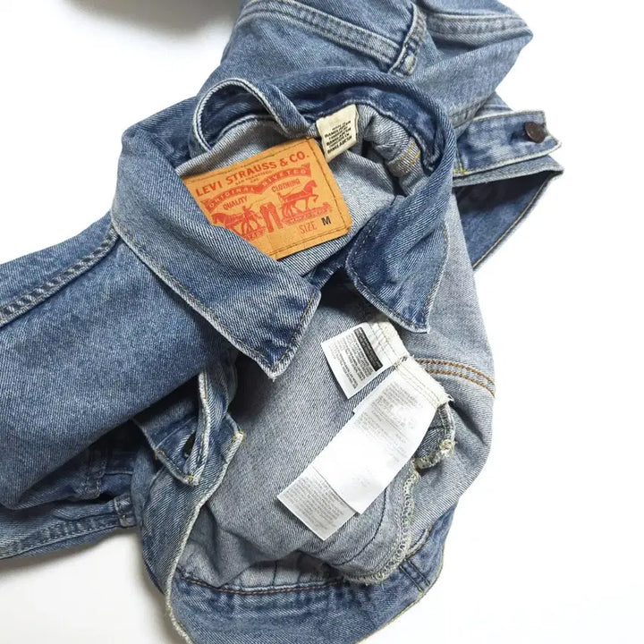 [BUNJANG] Levis Washed Light Blue Denim Trucker Jacket / 리바이스 Levis 워싱 연청 데님 트러커 자켓