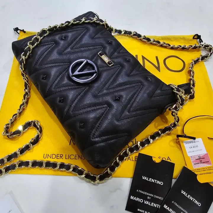 [SOLD OUT] 정품  Valentino 발렌티노 Vanille Diamond 레더 체인