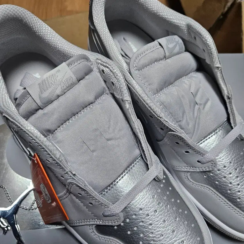 [BUNJANG] Nike Jordan 1 Low OG Metallic Silver Sneakers / 나이키 조던1 로우 OG 메탈릭 실버 285미리