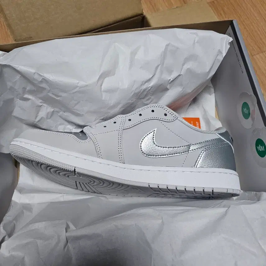 [BUNJANG] Nike Jordan 1 Low OG Metallic Silver Sneakers / 나이키 조던1 로우 OG 메탈릭 실버 285미리