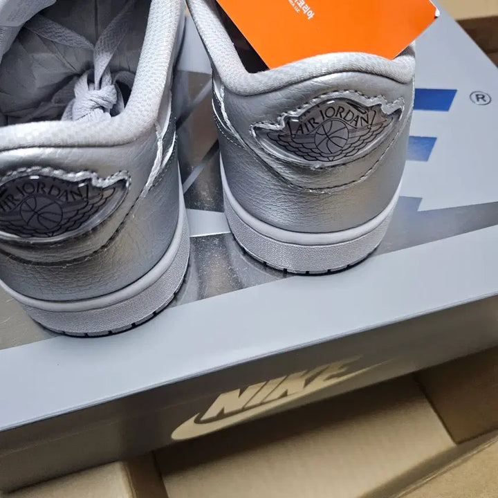 [BUNJANG] Nike Jordan 1 Low OG Metallic Silver Sneakers / 나이키 조던1 로우 OG 메탈릭 실버 285미리