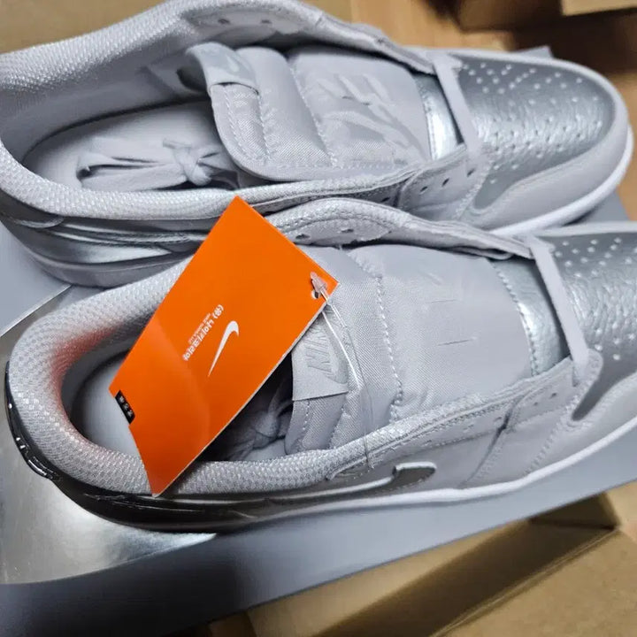 [BUNJANG] Nike Jordan 1 Low OG Metallic Silver Sneakers / 나이키 조던1 로우 OG 메탈릭 실버 285미리